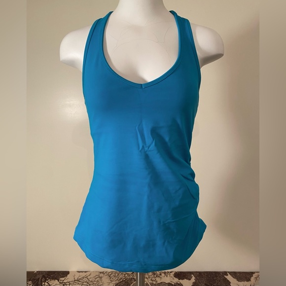Tonic Active Yoga Top with Built in Shelf Bra Size Medium in EUC - Picture 1 of 8